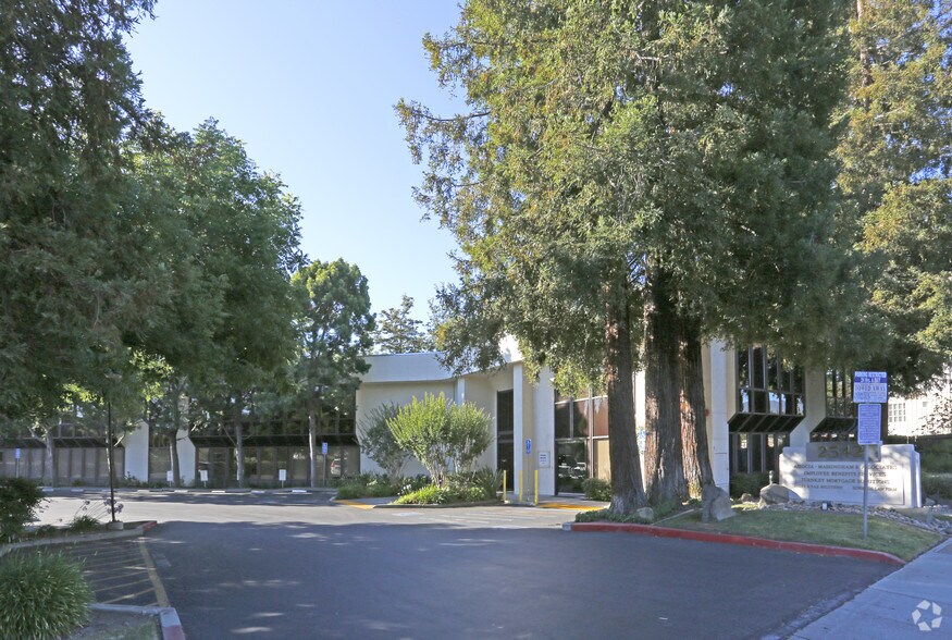 2542 S Bascom Ave, Campbell, CA à vendre - Photo de l’immeuble – Image 2 sur 19