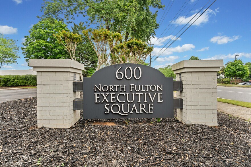 600 Houze Way, Roswell, GA à louer - Photo de l’immeuble – Image 3 sur 31
