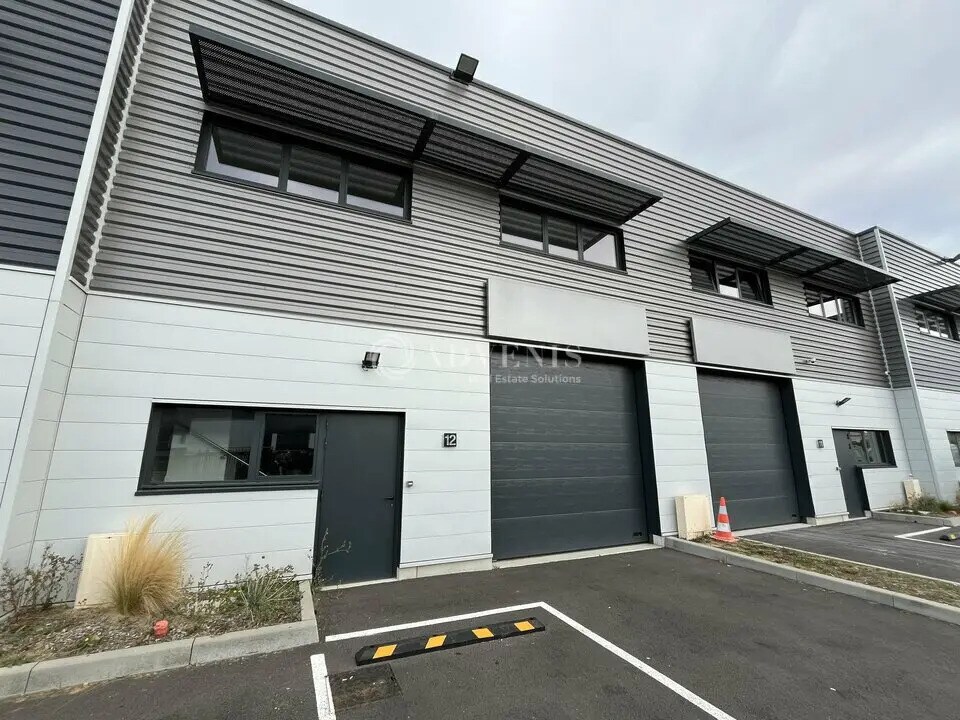 Local d’activités dans Lieusaint à louer Photo de l’immeuble– Image 1 sur 25