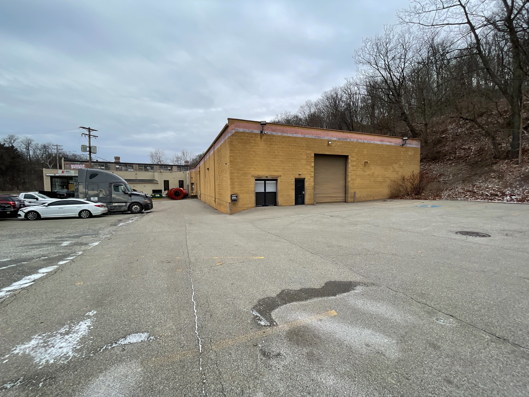 1301 Saw Mill Run Blvd, Pittsburgh, PA à vendre Photo principale– Image 1 sur 16