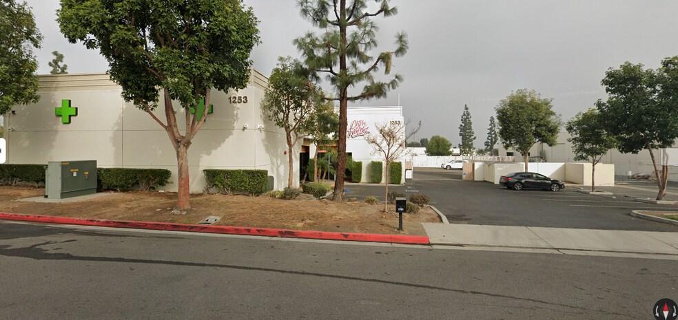 1253 Enterprise Ct, Corona, CA à vendre - Photo de l’immeuble – Image 3 sur 4