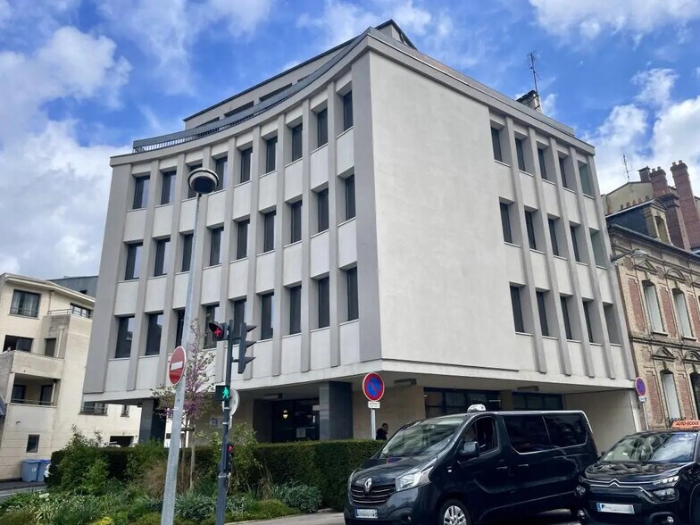 Local d’activités dans Évreux à louer - Photo de l’immeuble – Image 1 sur 8