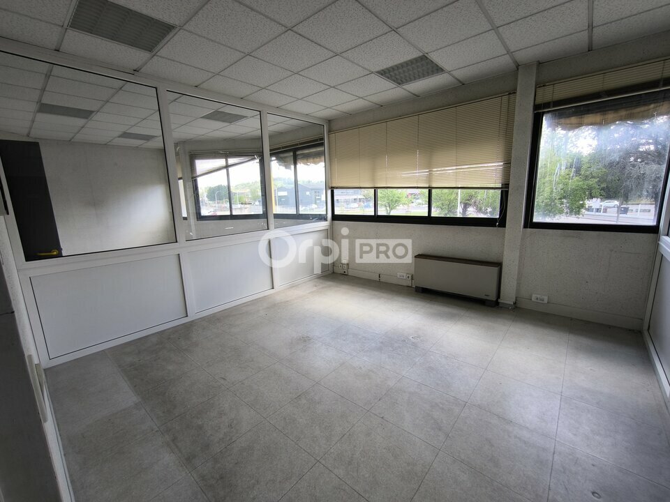 Bureau dans Brive-la-Gaillarde à louer Photo intérieure– Image 1 sur 11