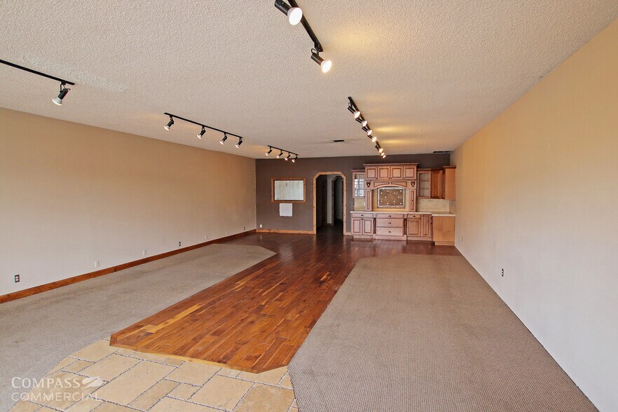 165 NE Greenwood Ave, Bend, OR à louer - Photo de l’immeuble – Image 2 sur 5