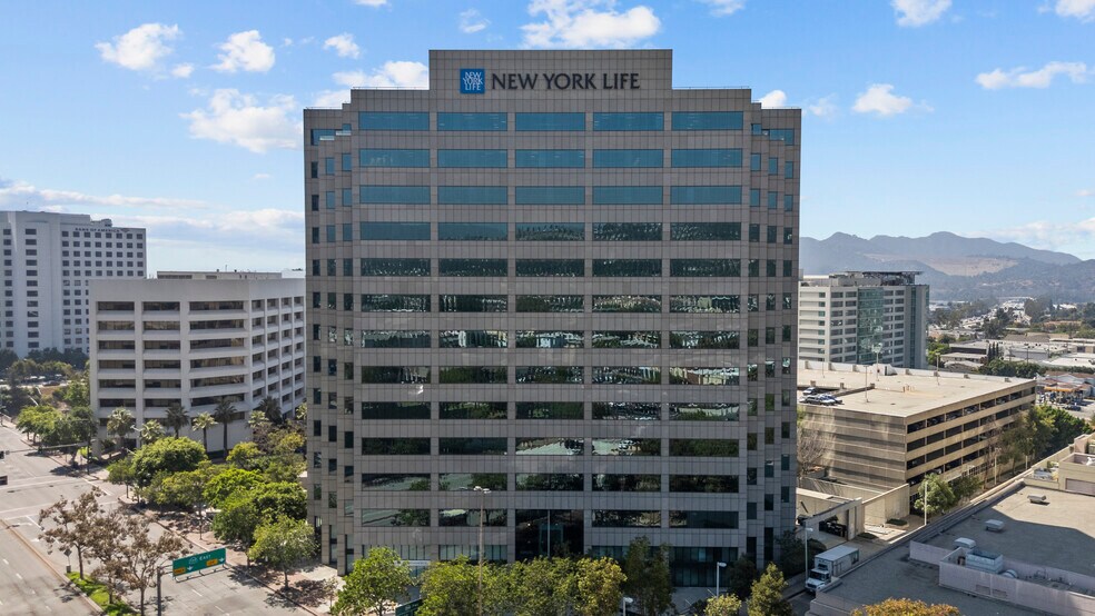 801 N Brand Blvd, Glendale, CA à louer - Photo de l’immeuble – Image 1 sur 51