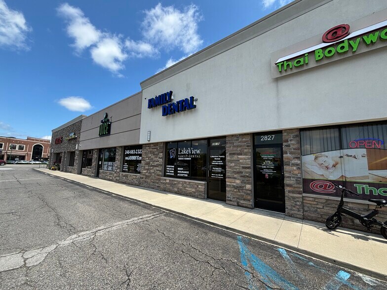 2807-2867 Orchard Lake Rd, Keego Harbor, MI à louer - Photo de l’immeuble – Image 3 sur 6