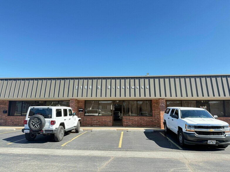 2100 S Brentwood Blvd, Springfield, MO à louer - Photo principale – Image 1 sur 2