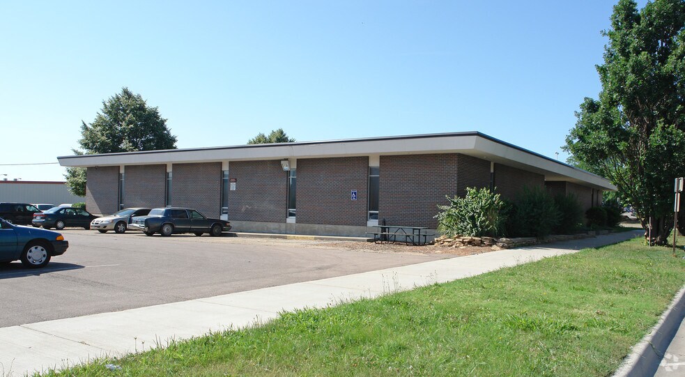 234 S Kansas Ave, Topeka, KS à vendre - Photo de l’immeuble – Image 2 sur 10