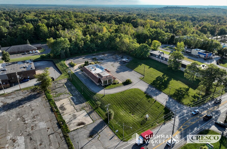 8459 Mayfield Rd, Chesterland, OH à vendre - Photo de l’immeuble – Image 2 sur 3