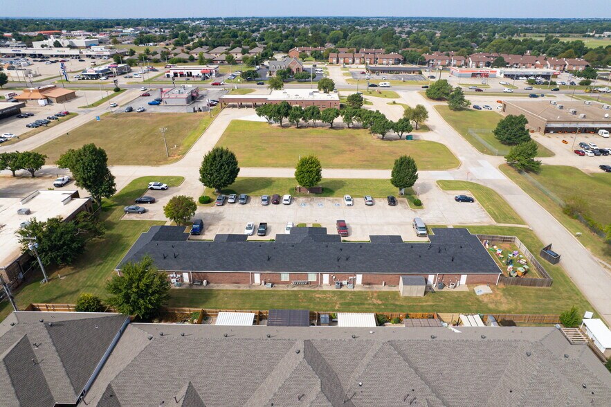 500 N Financial Ter, Mustang, OK à vendre - Photo de l’immeuble – Image 3 sur 24