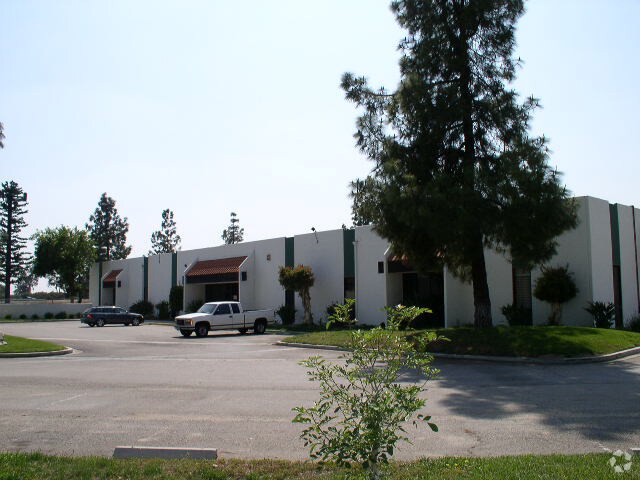 2700 Little Mountain Dr, San Bernardino, CA à louer - Photo de l’immeuble – Image 3 sur 14