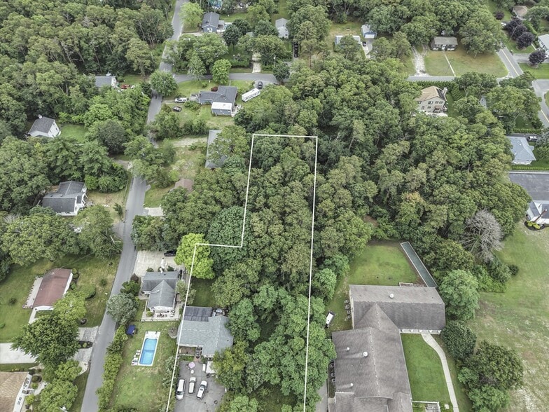669 Flanders Rd, Flanders, NY à vendre - Photo de l’immeuble – Image 2 sur 15