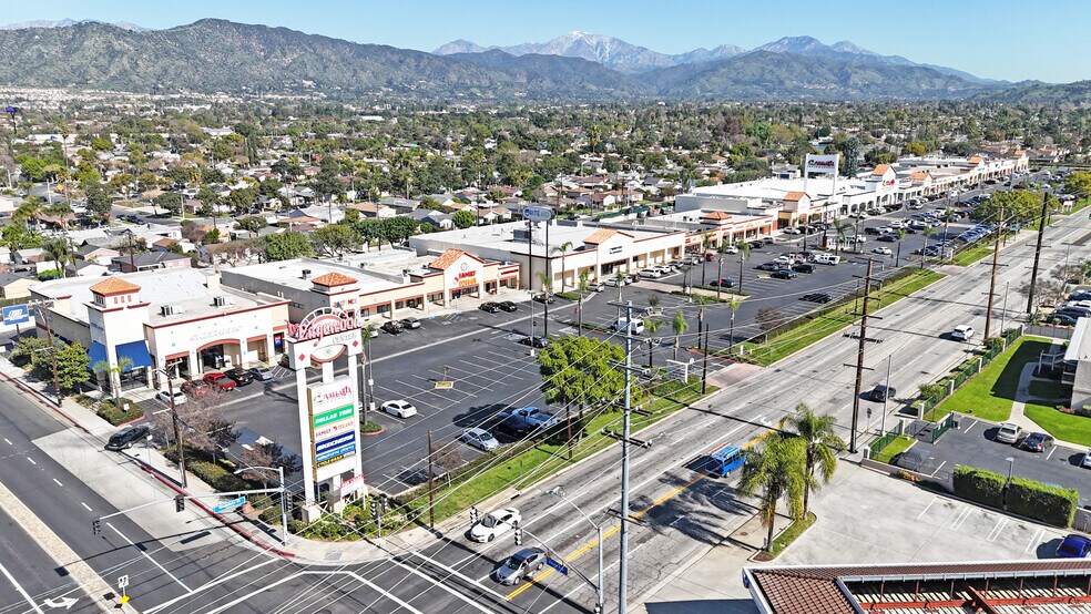 422 S Azusa Ave, Azusa, CA à louer - Photo de l’immeuble – Image 2 sur 11