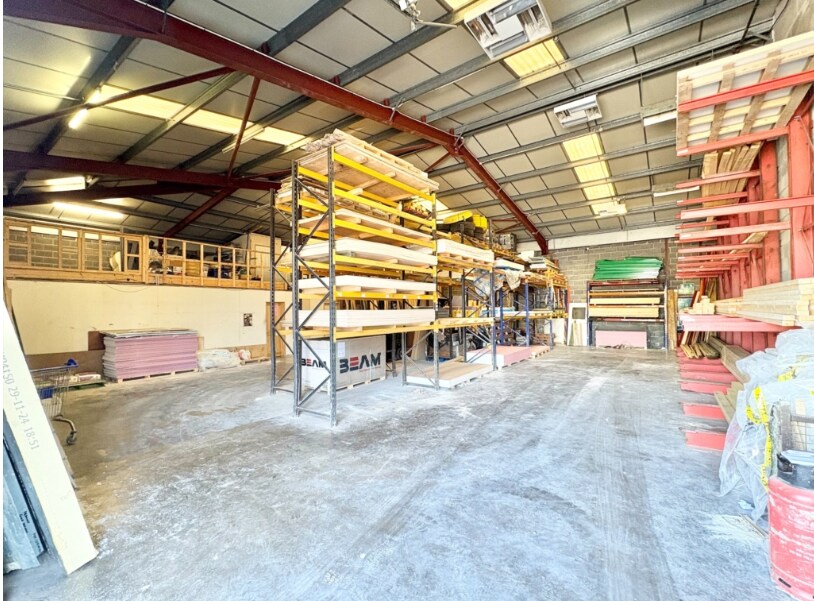 1 Featherstall Rd S, Oldham, GTM OL9 6HN - Lot 1 -  - Photo intérieure - Image 1 of 3