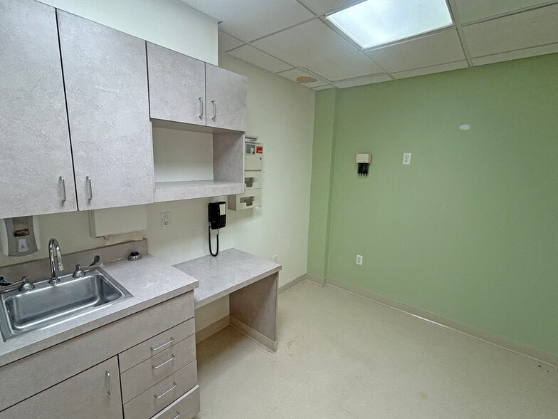 21 Whitehall Rd, Rochester, NH à louer - Photo intérieure – Image 2 sur 5