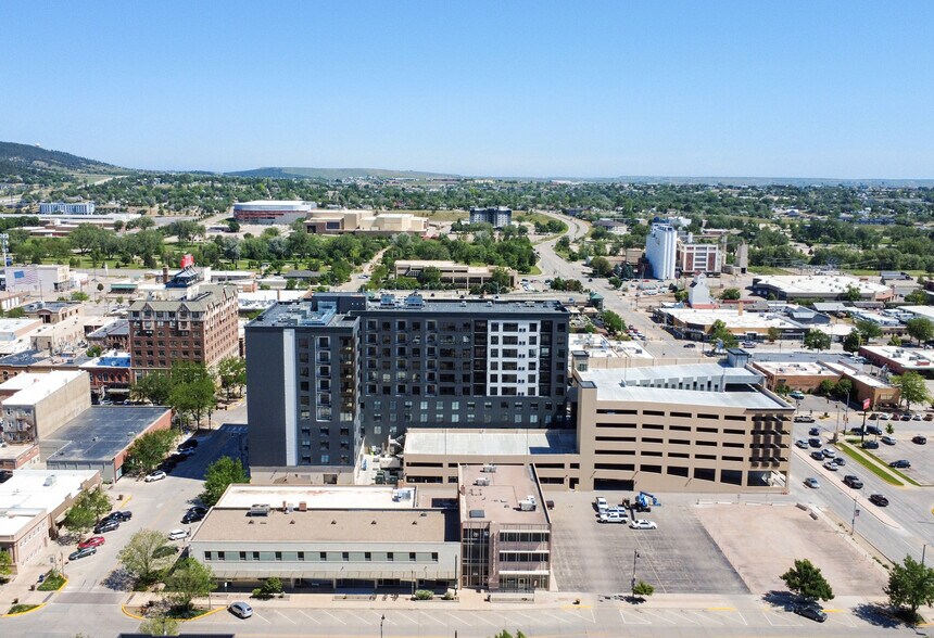 525 E Saint Joseph St, Rapid City, SD à louer - Photo de l’immeuble – Image 3 sur 14