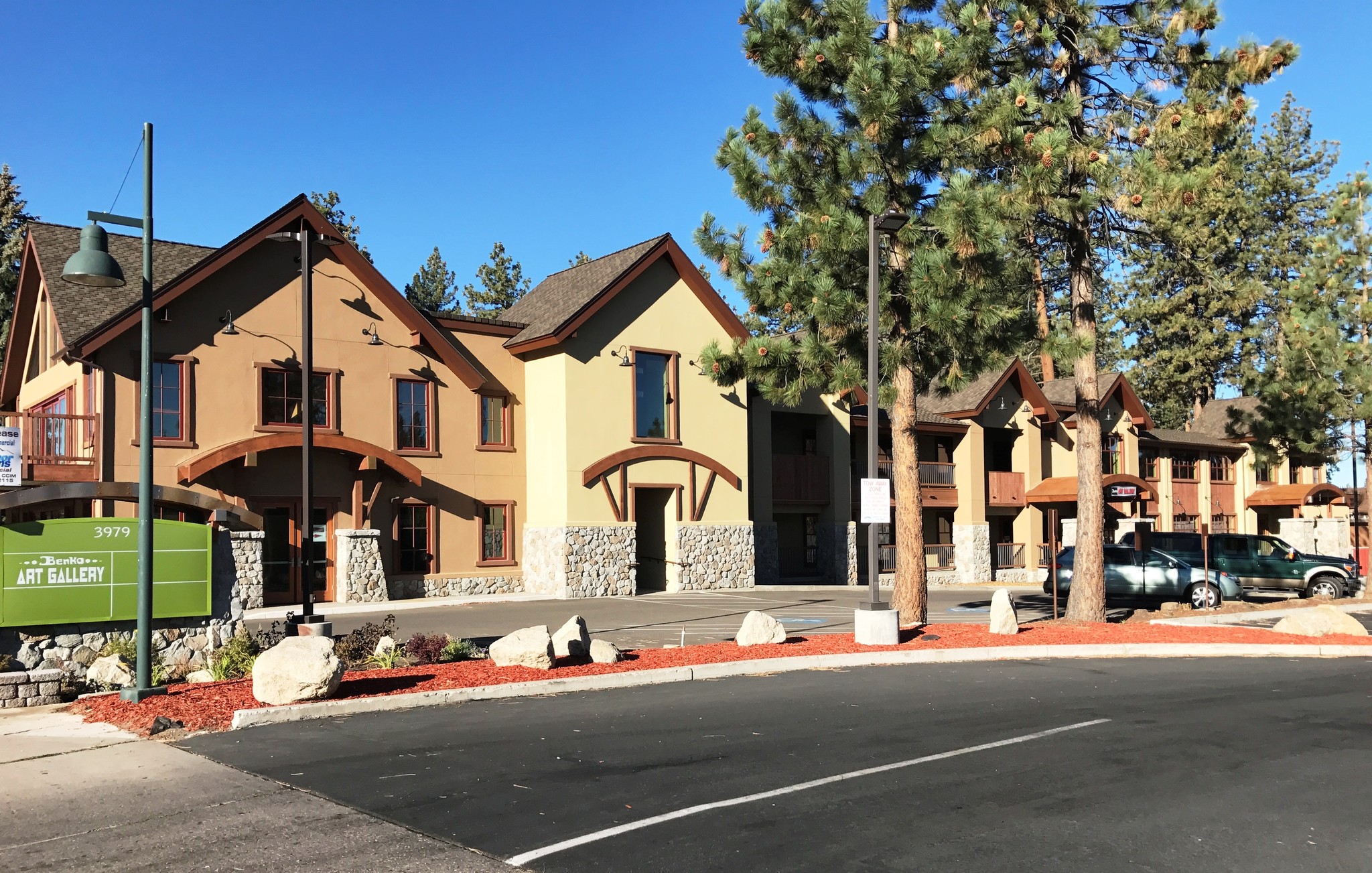 3979 Lake Tahoe Blvd, South Lake Tahoe, CA à louer Photo de l’immeuble– Image 1 sur 9
