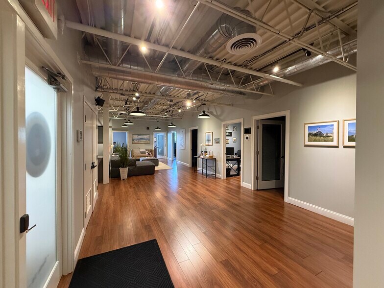 540 Main St, Hyannis, MA à vendre - Photo de l’immeuble – Image 1 sur 8