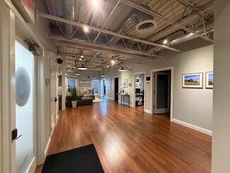Plus de détails pour 540 Main St, Hyannis, MA - Local commercial à vendre