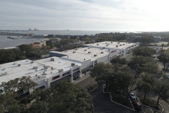 1143-1153 Gulf Breeze Pky, Gulf Breeze, FL - Vue aérienne  vue de carte - Image1