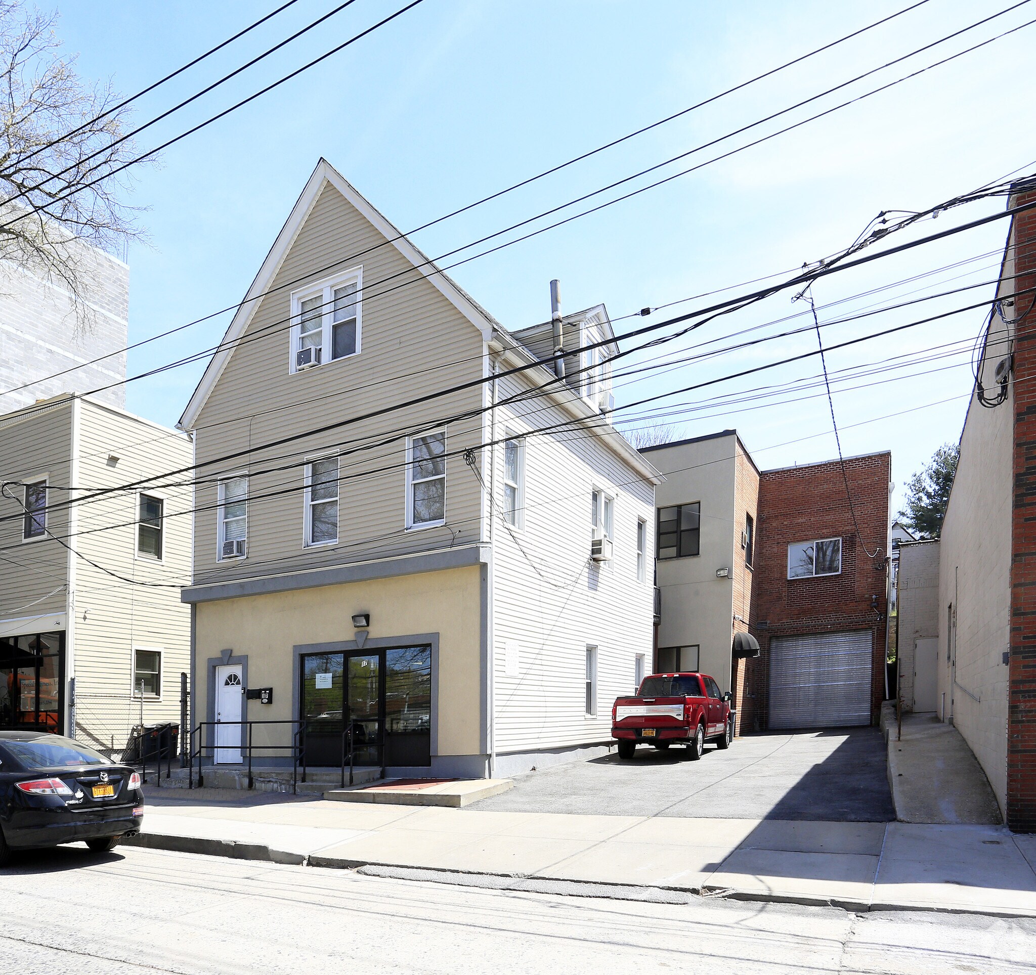 17 S Macquesten Pky, Mount Vernon, NY à louer Photo principale– Image 1 sur 5