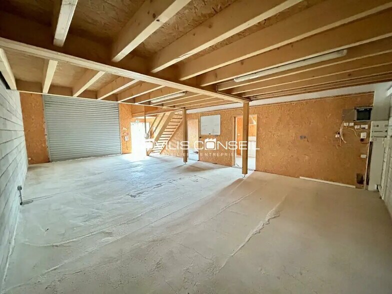 Local d’activités dans Garidech à louer - Photo de l’immeuble – Image 2 sur 7