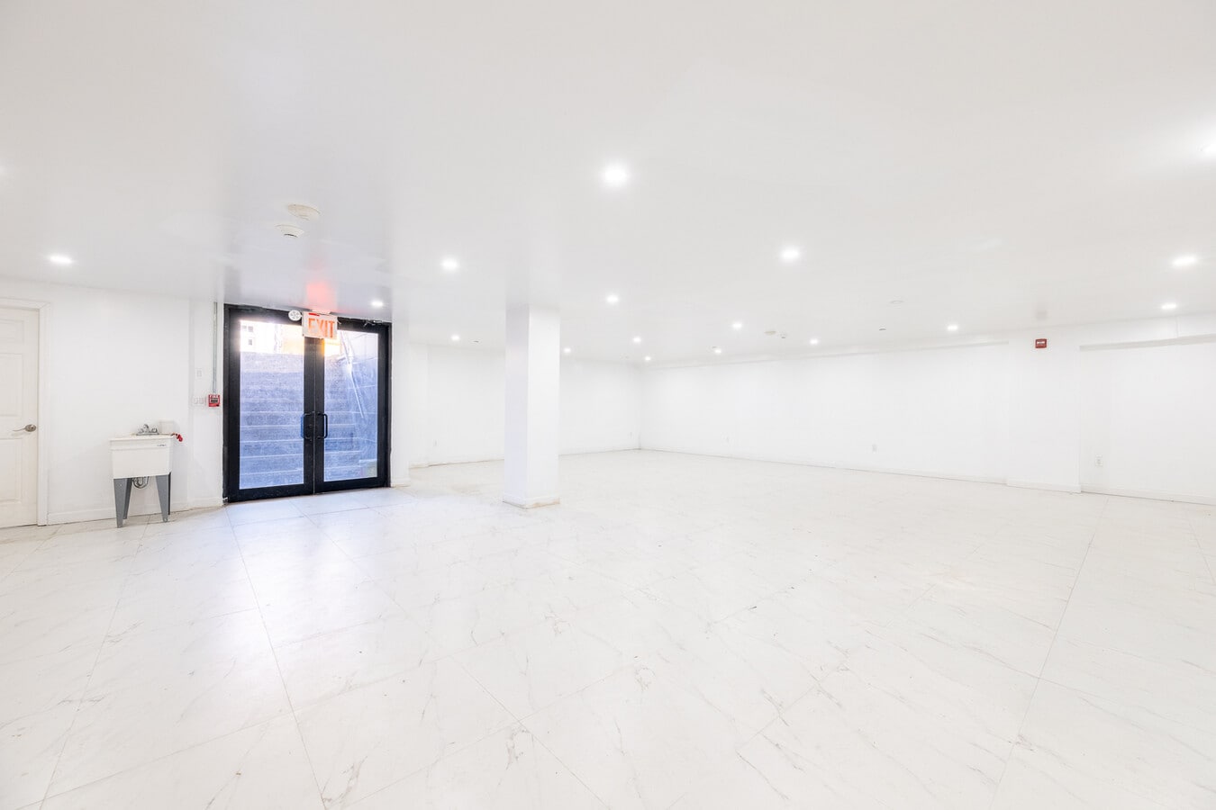 2066 85th St, Brooklyn, NY 11214 - Lot CF -  - Photo intérieure - Image 1 of 11