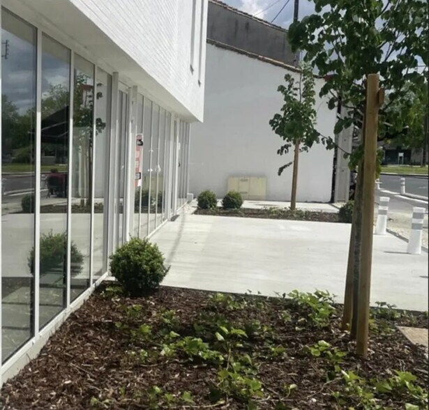 Local commercial dans Bordeaux à louer - Photo de l’immeuble – Image 2 sur 8