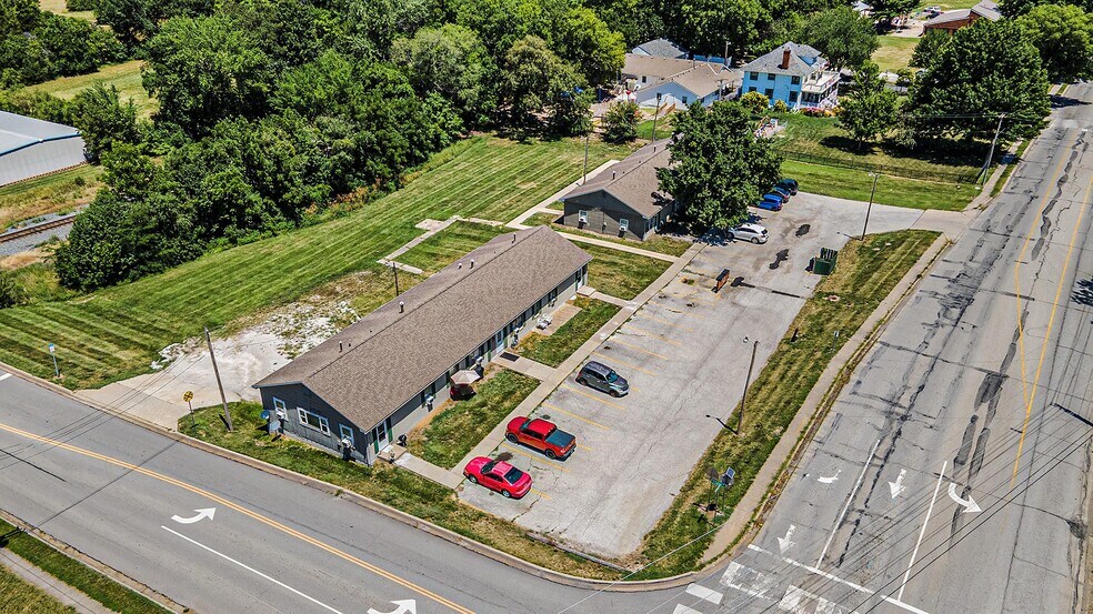 504 SE 12th St, Oak Grove, MO à vendre - Photo principale – Image 1 sur 22