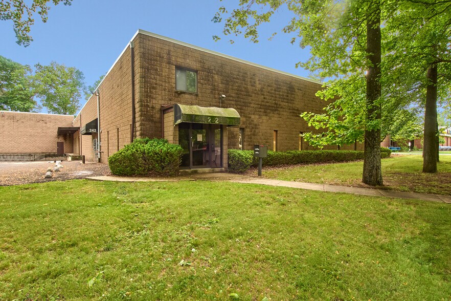 242-246 Geiger Rd, Philadelphia, PA à louer - Photo de l’immeuble – Image 2 sur 2