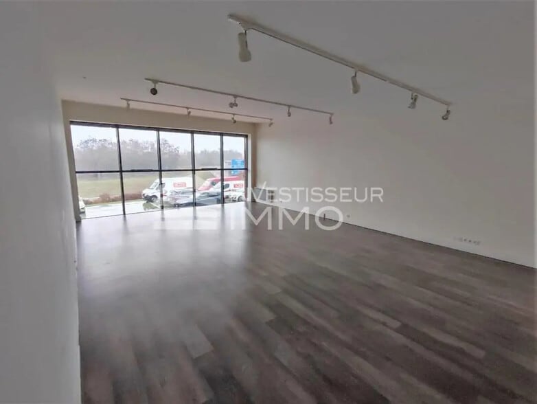 Bureau dans Émerainville à louer - Photo intérieure – Image 2 sur 3