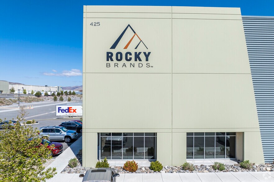 425 E Sydney Dr, Mccarran, NV à louer - Photo de l’immeuble – Image 3 sur 7