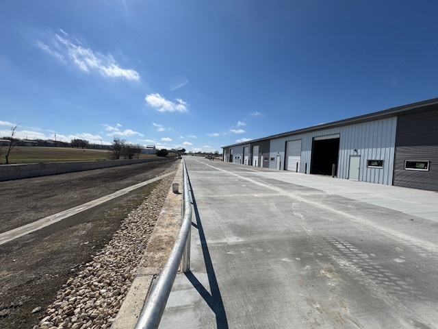 Dacy Business Park portefeuille de 12 biens à vendre sur LoopNet.fr - Photo de l’immeuble – Image 2 sur 17