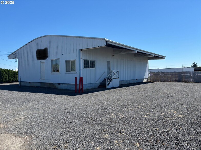 1466 NE Lafayette Ave, Mcminnville, OR à louer - Photo de l’immeuble – Image 2 sur 2