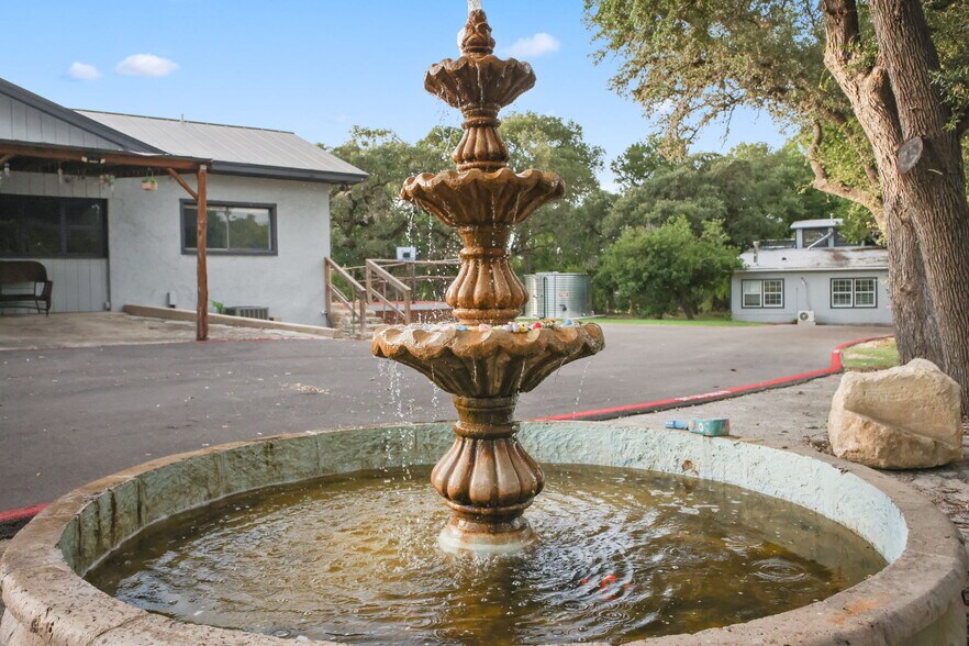 319 Los Indios Ranch Rd, Boerne, TX à louer - Photo de l’immeuble – Image 3 sur 11