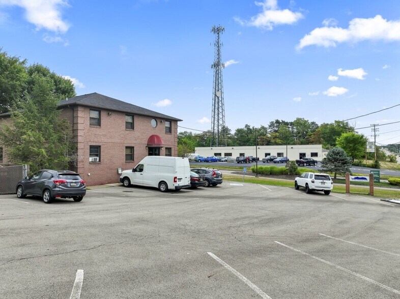 216 Pleasant Dr, Aliquippa, PA à vendre - Photo de l’immeuble – Image 2 sur 27
