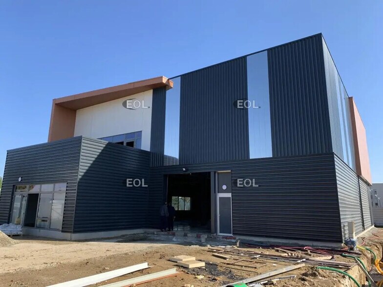 Local d'activités dans Bondoufle à vendre - Photo de l’immeuble – Image 1 sur 3