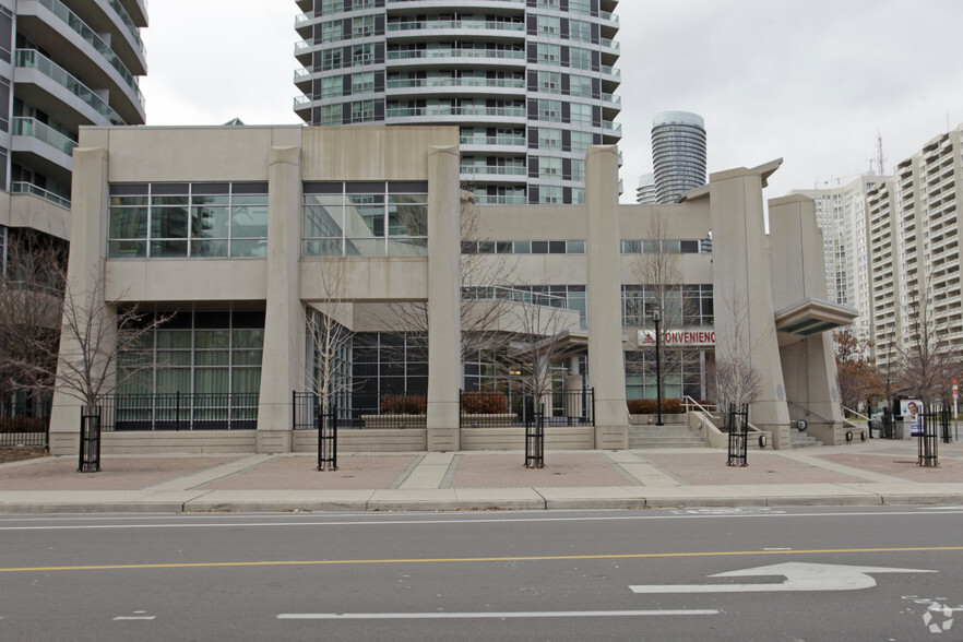 1 Elm Dr W, Mississauga, ON à vendre - Photo de l’immeuble – Image 2 sur 5