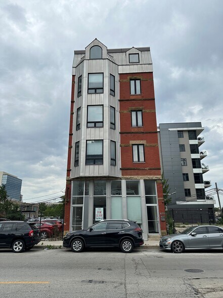 870 N Orleans St, Chicago, IL à louer - Photo de l’immeuble – Image 2 sur 8