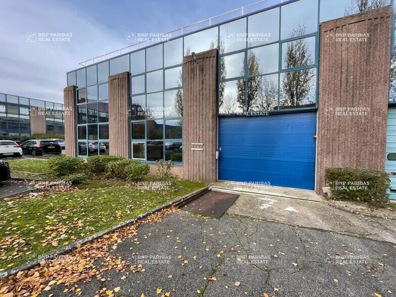 Local d’activités dans Villiers-sur-Marne à louer - Photo de l’immeuble – Image 1 sur 11
