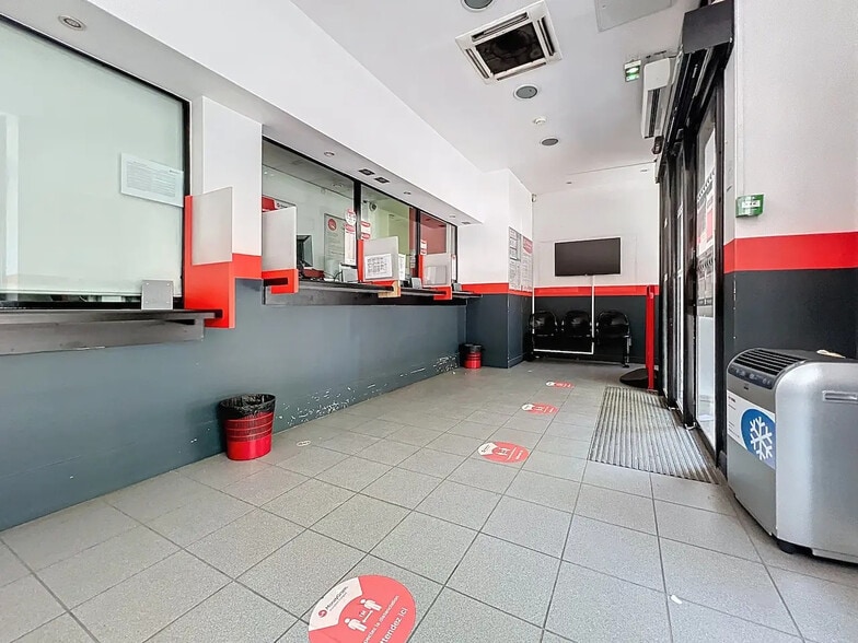 Local commercial dans Paris à louer - Photo de l’immeuble – Image 3 sur 9