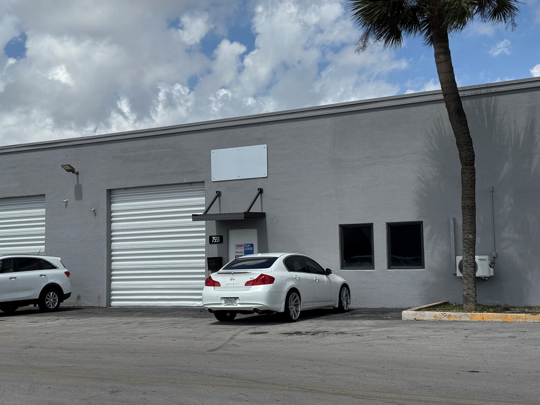 7705-7735 NW 75th Ave, Medley, FL à louer Photo de l’immeuble– Image 1 sur 3