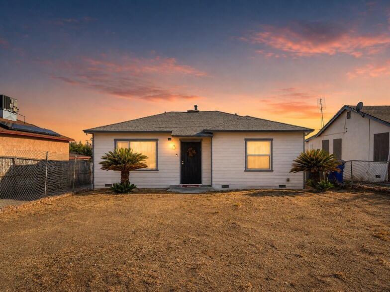 1507 Pearl St, Bakersfield, CA à vendre - Photo principale – Image 1 sur 28