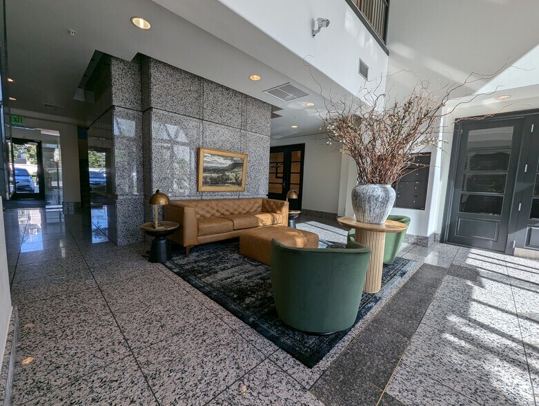 574-584 S State St, Orem, UT à louer - Hall d’entrée – Image 2 sur 13