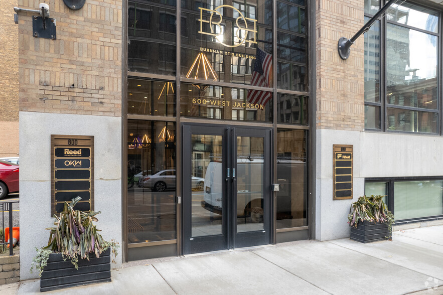 600 W Jackson Blvd, Chicago, IL à louer - Photo de l’immeuble – Image 3 sur 6