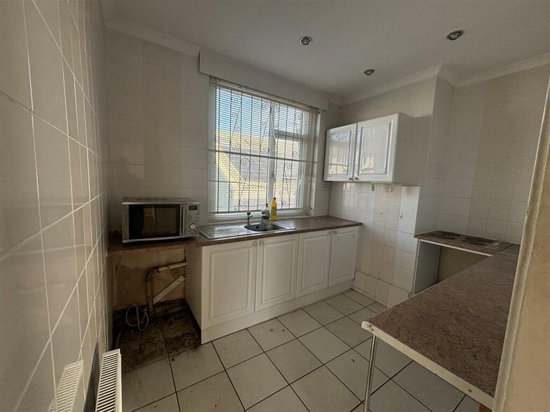 498-502 Cowbridge Rd, Cardiff à vendre - Photo de l’immeuble – Image 3 sur 5