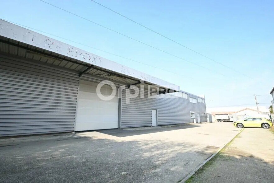 Bureau dans Saint-Genis-Laval à louer - Photo de l’immeuble – Image 2 sur 2