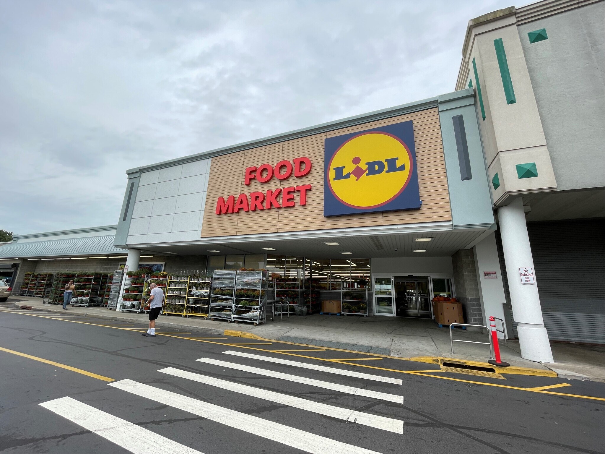 25501-25927 Union Tpke, Glen Oaks, NY à louer Photo principale– Image 1 sur 4