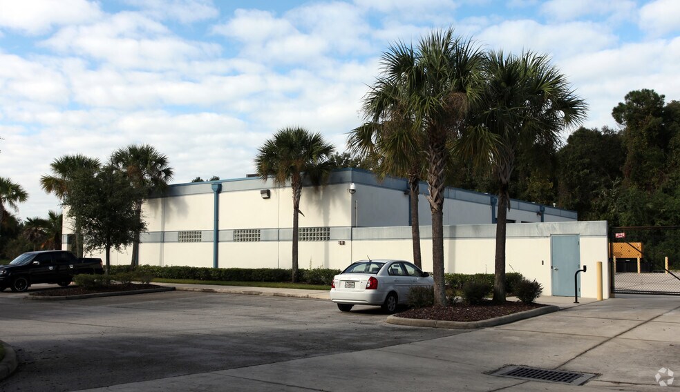 13280 Vantage Way, Jacksonville, FL à louer - Photo de l’immeuble – Image 2 sur 3