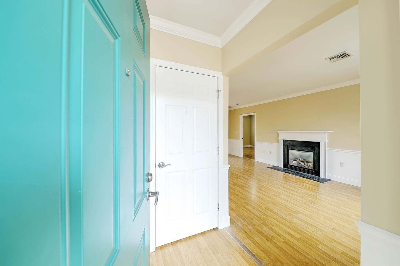 70 Turner St, Warwick, RI 02886 - Lot ALL -  - Photo intérieure - Image 1 of 23